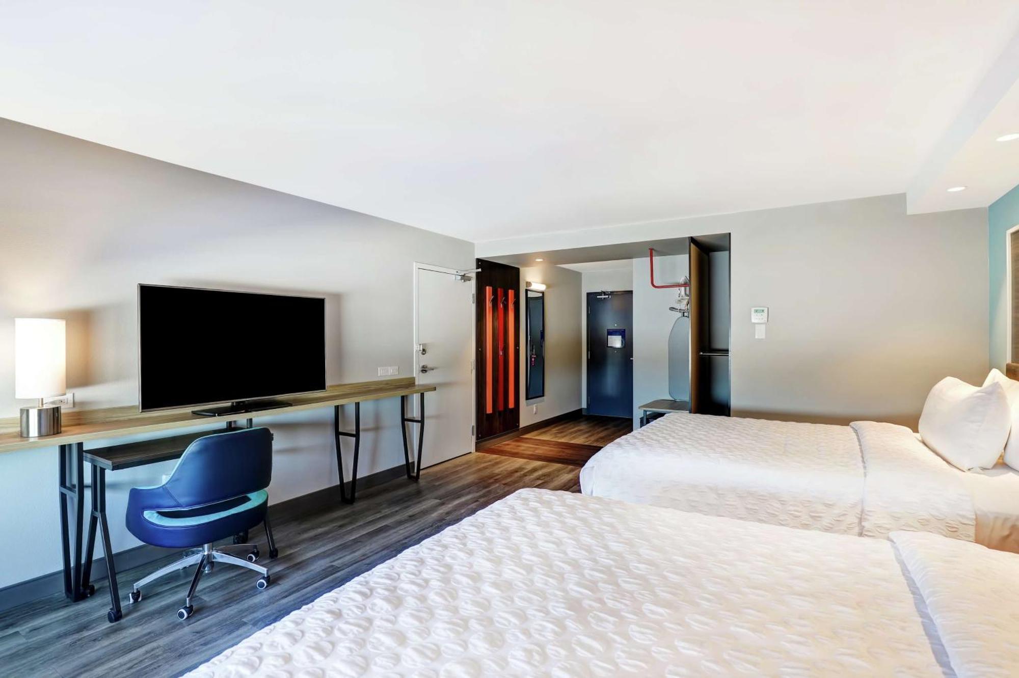Tru By Hilton Edmonton Windermere Buitenkant foto