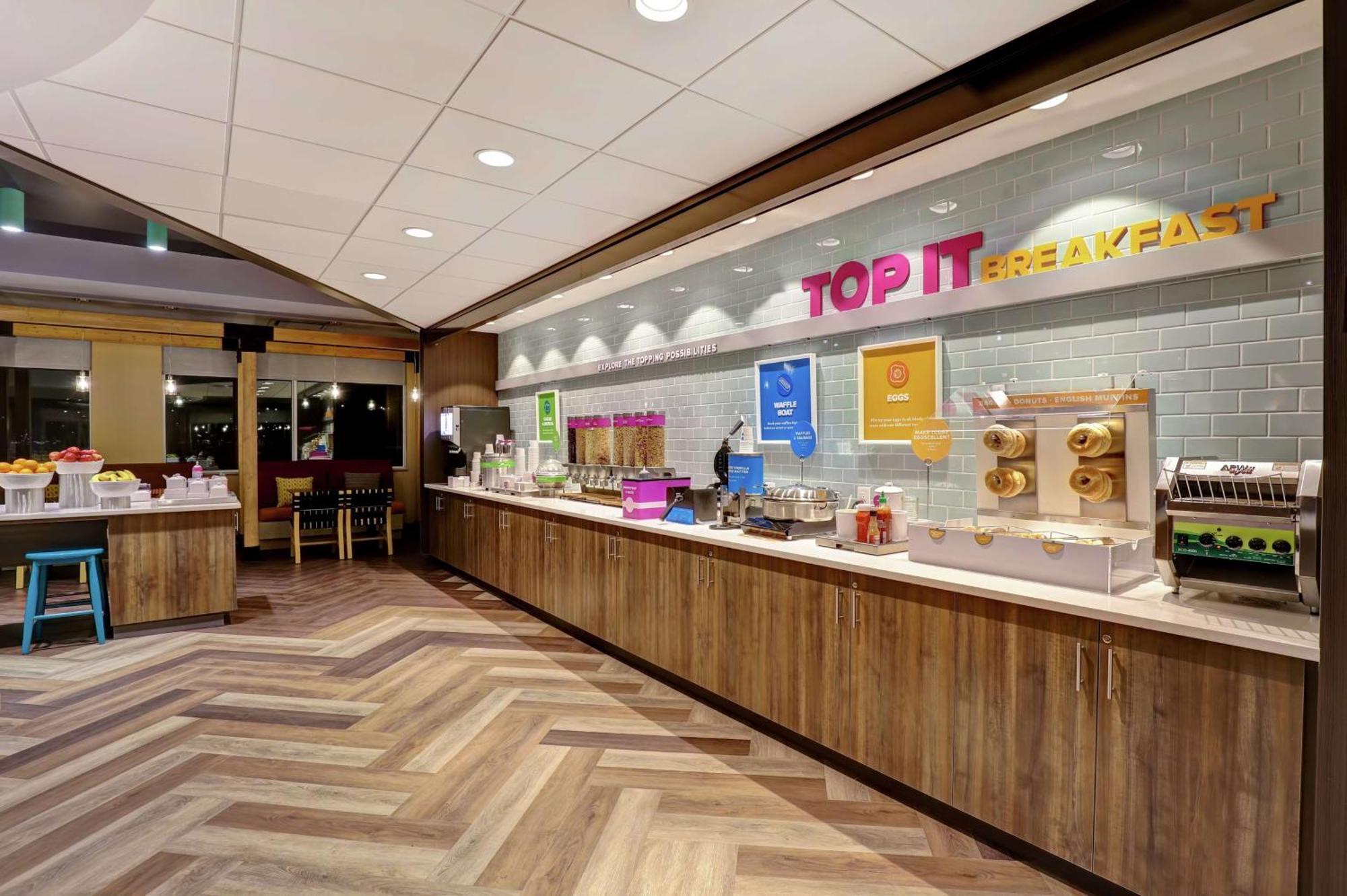 Tru By Hilton Edmonton Windermere Buitenkant foto