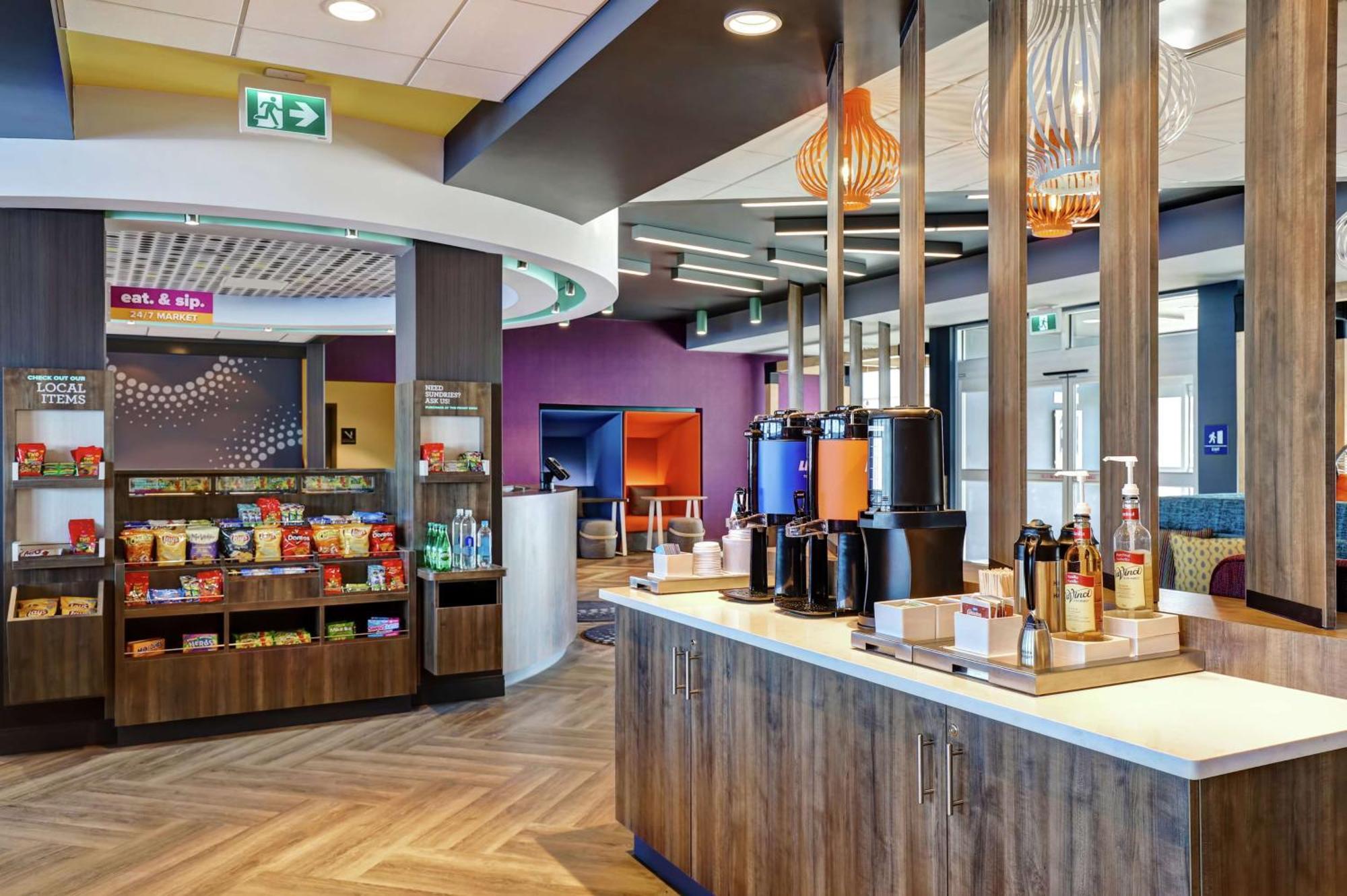 Tru By Hilton Edmonton Windermere Buitenkant foto
